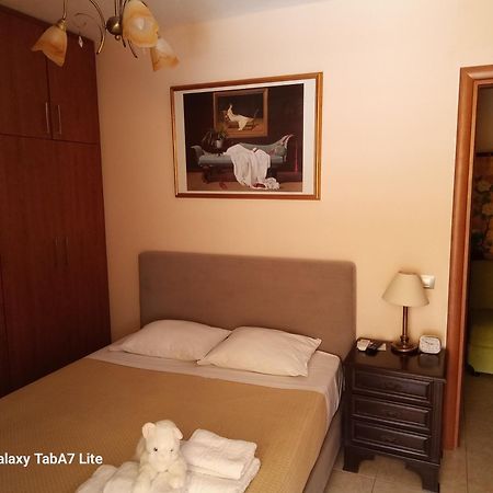Villa Avatos - Near To The Port Of Rafina And The Airport Of Athens Ájosz Szpirídon Kültér fotó